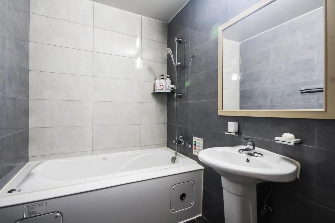 Rings Motel Iksan Bagian luar foto